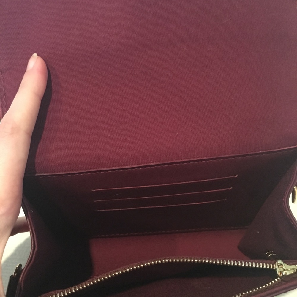 🔥1 HR SALE Louis Vuitton Crossbody clutch. 💯Auth - Picture 6 of 8